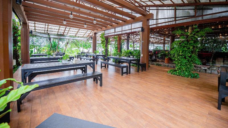 Baan Klang Aow Beach Resort