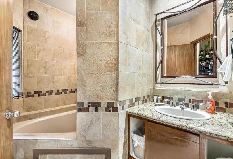 Отель 2914 River Bank Lodge Keystone