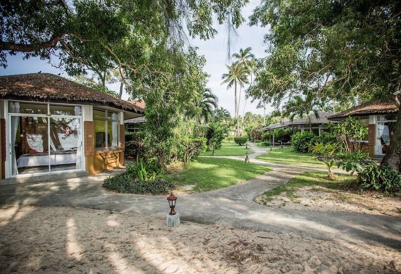 בית מלון כפרי Anahata Resort Samui