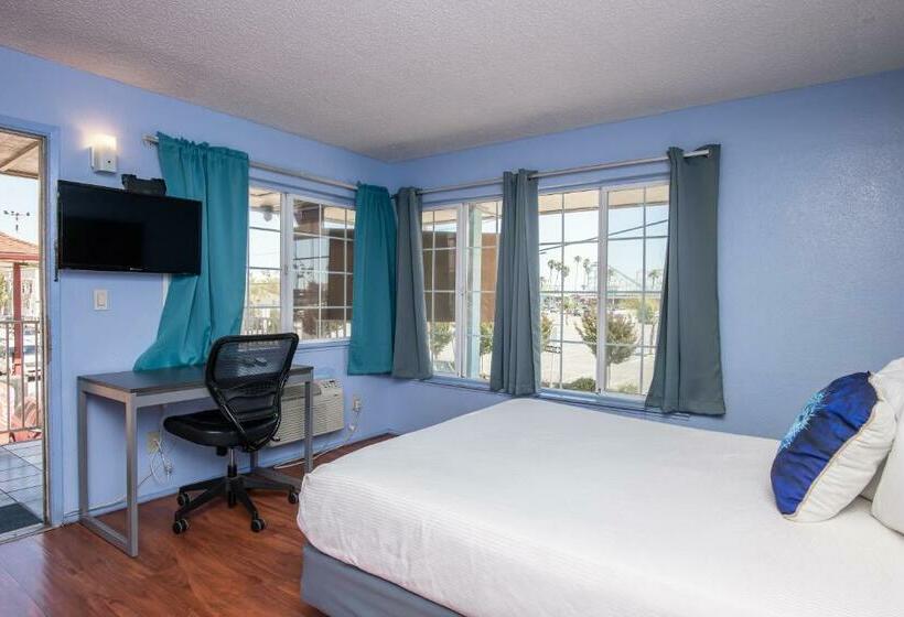 فندق Aqua Breeze Inn