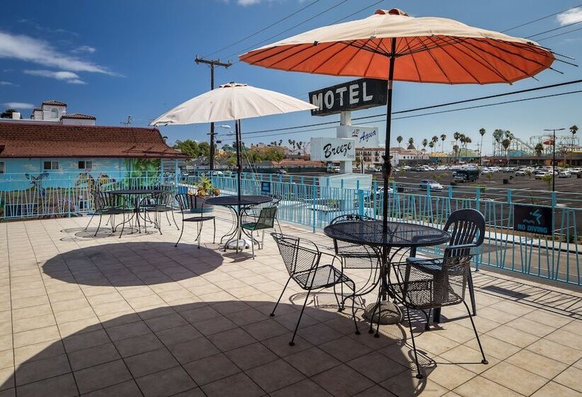 فندق Aqua Breeze Inn