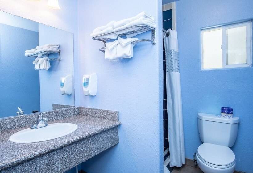 فندق Aqua Breeze Inn