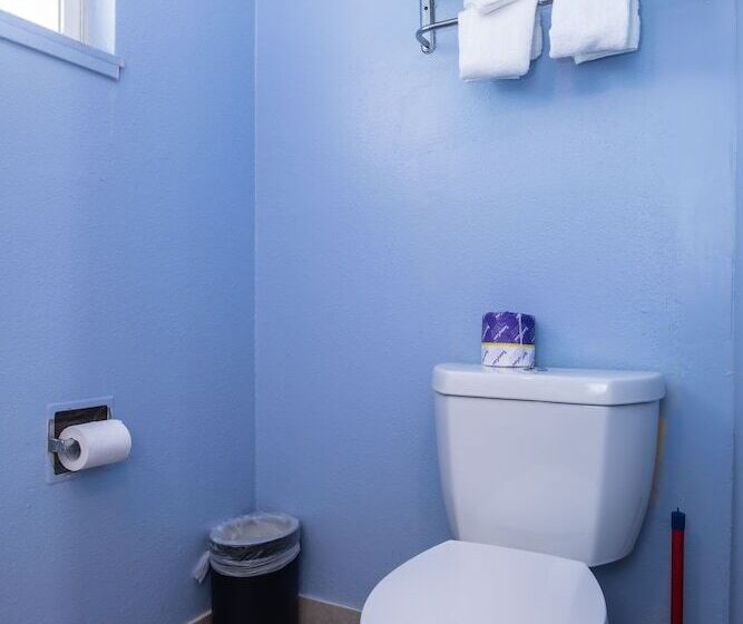 فندق Aqua Breeze Inn