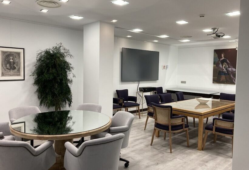 هتل Ar Isabel De Farnesio