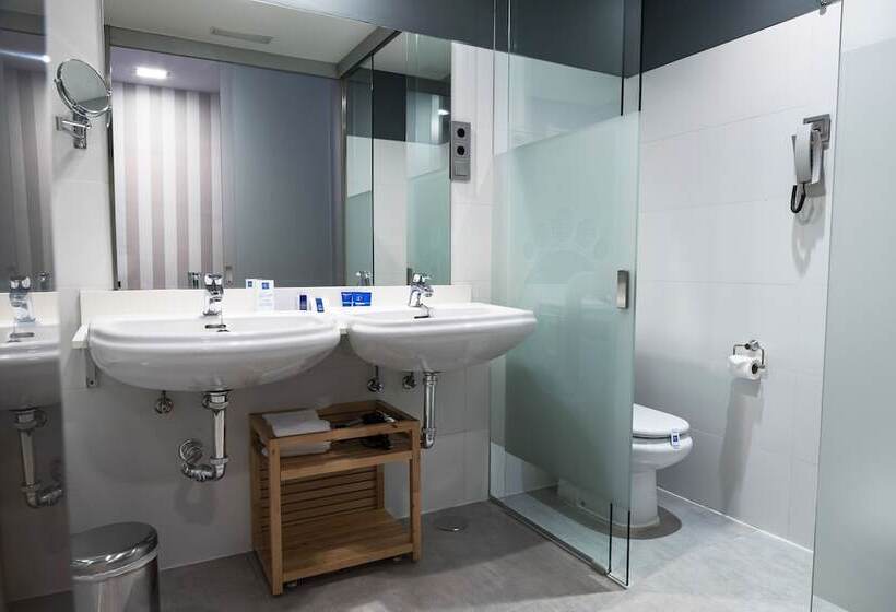 هتل Ar Isabel De Farnesio