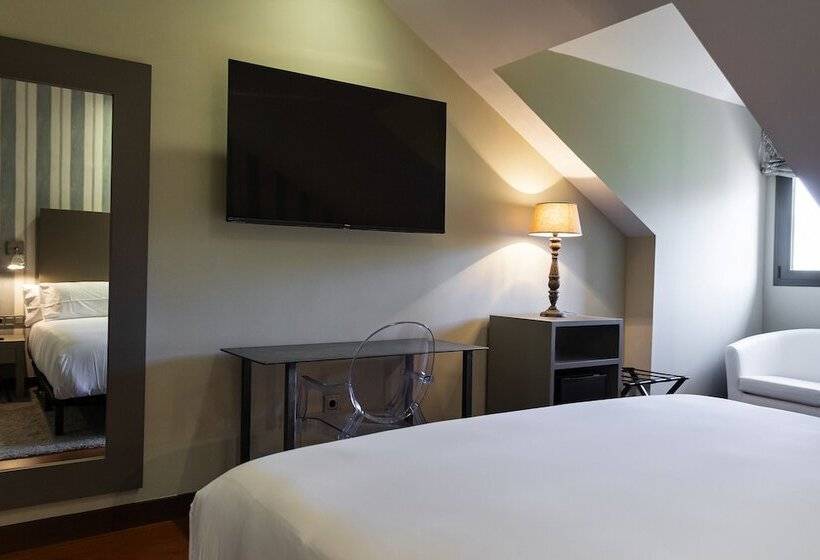 هتل Ar Isabel De Farnesio