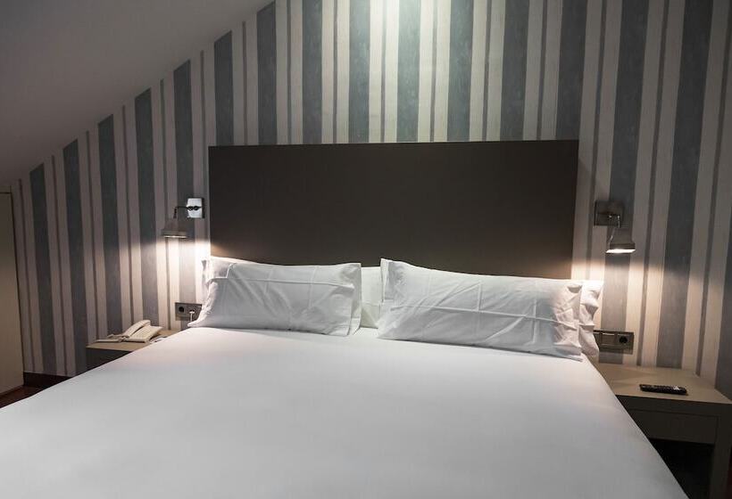 هتل Ar Isabel De Farnesio