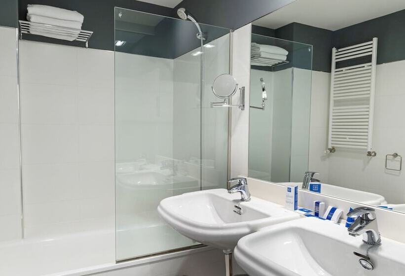 هتل Ar Isabel De Farnesio