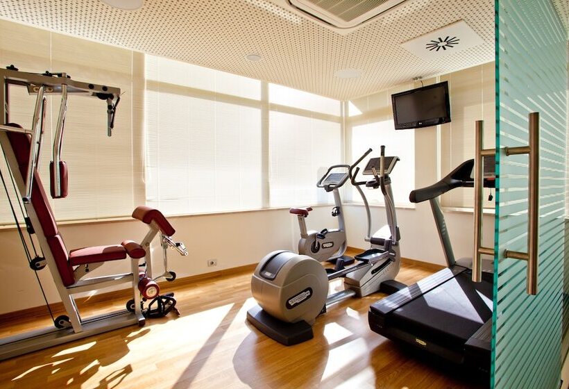 فندق Breaking Business