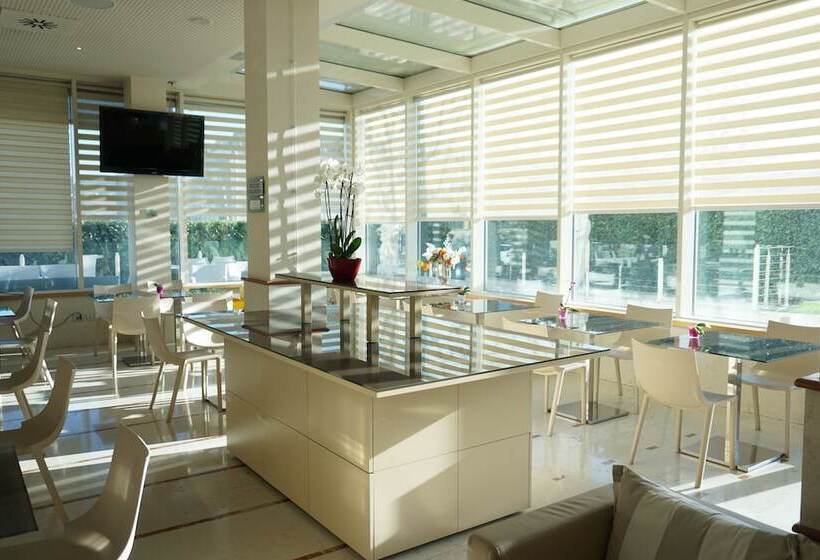 فندق Breaking Business