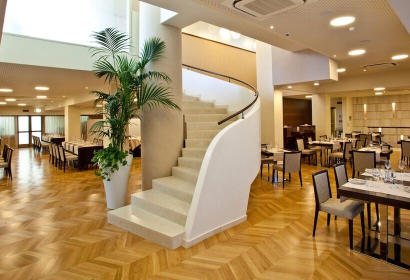 فندق Breaking Business