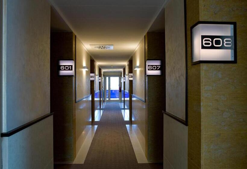 فندق Breaking Business