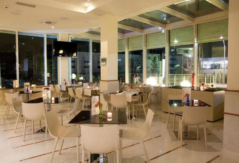 فندق Breaking Business