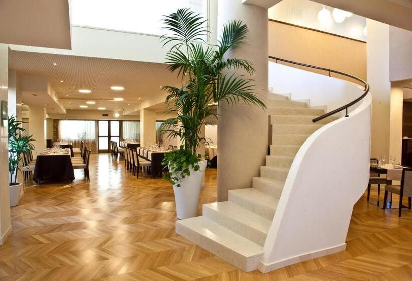 فندق Breaking Business