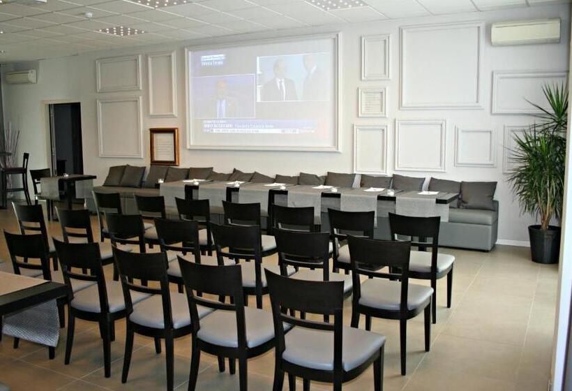 Отель Castelmartini Wellness & Business