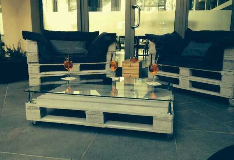 Отель Castelmartini Wellness & Business