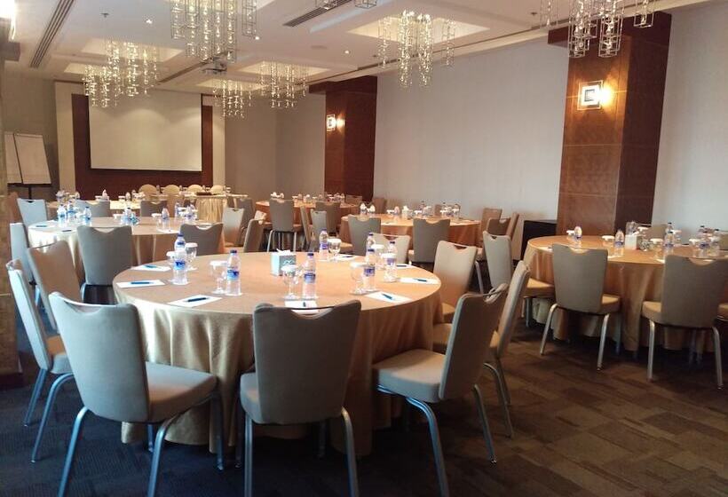 City Seasons Hotel & Suites Muscat