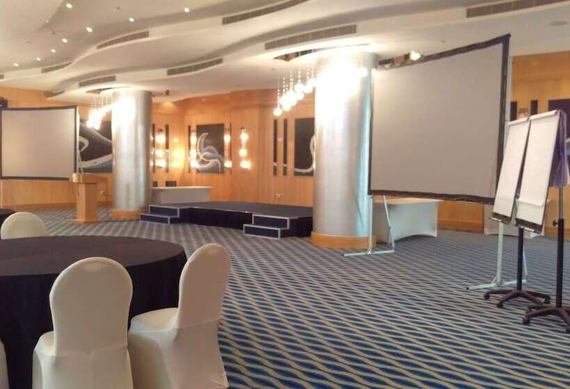 City Seasons Hotel & Suites Muscat