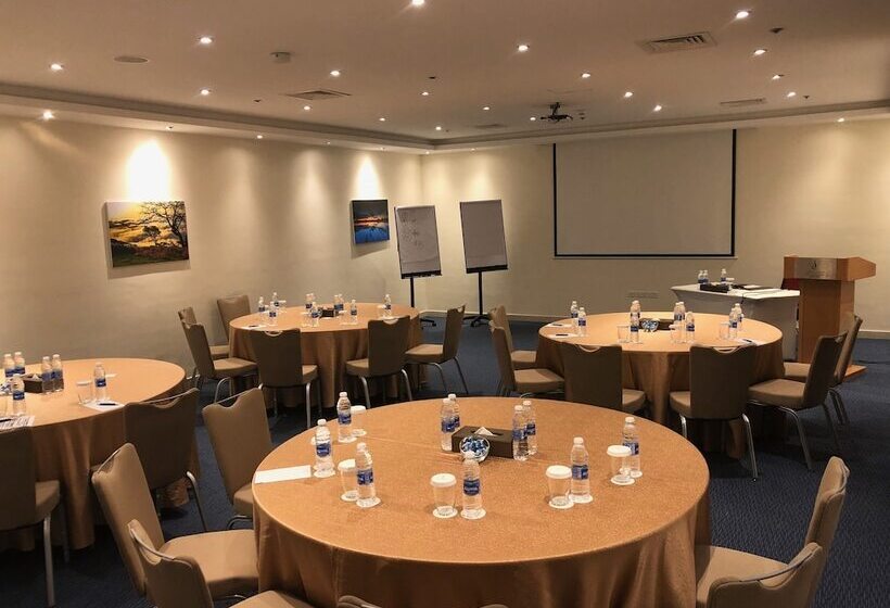 City Seasons Hotel & Suites Muscat