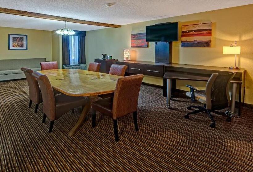 Clarion Hotel & Suites Conference Center Memphis Airport
