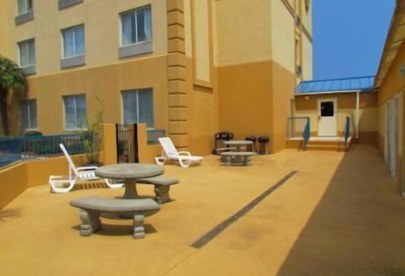 Отель Comfort Inn & Suites Ft.jackson Maingate