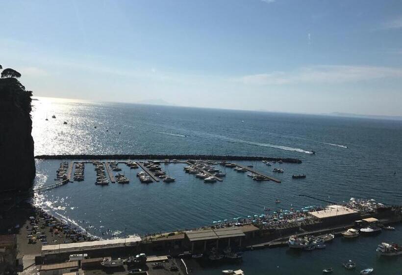 בית מלון כפרי Cosmomare