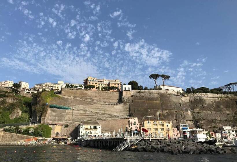 בית מלון כפרי Cosmomare