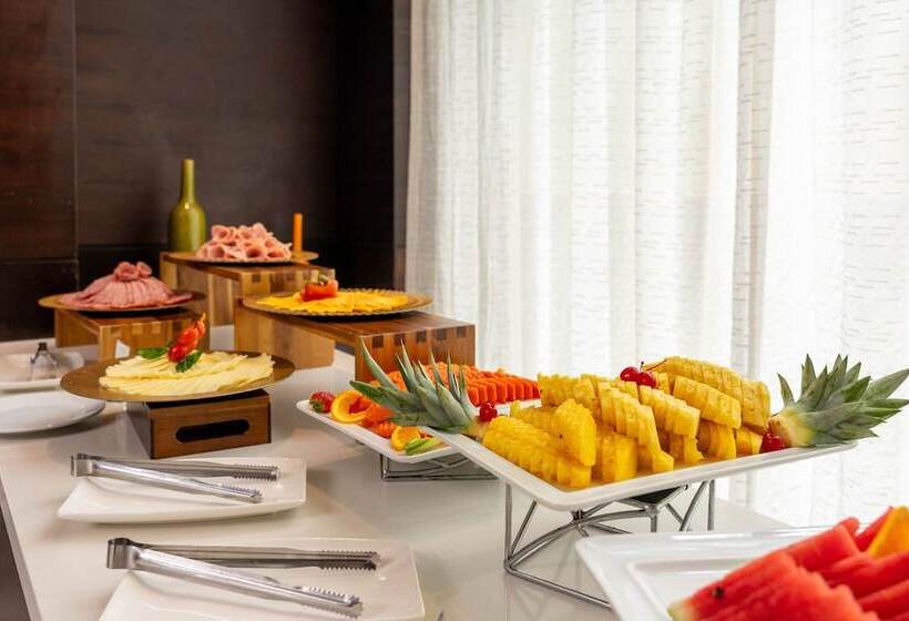 בית מלון כפרי Courtyard By Marriott Panama Metromall