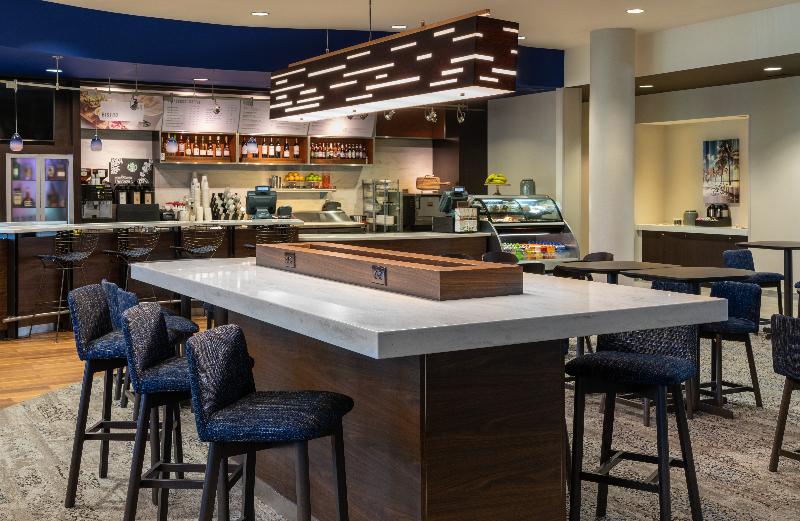 Отель Courtyard By Marriott Fort Lauderdale Airport & Cruise Port