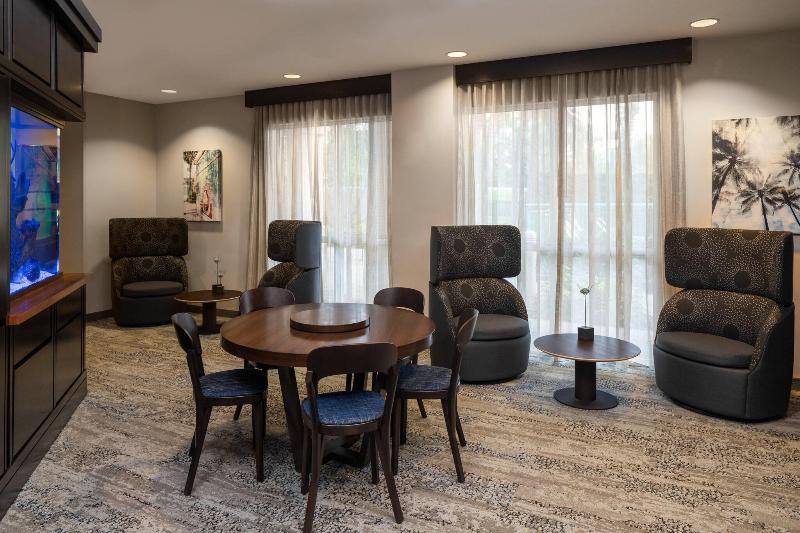 Отель Courtyard By Marriott Fort Lauderdale Airport & Cruise Port