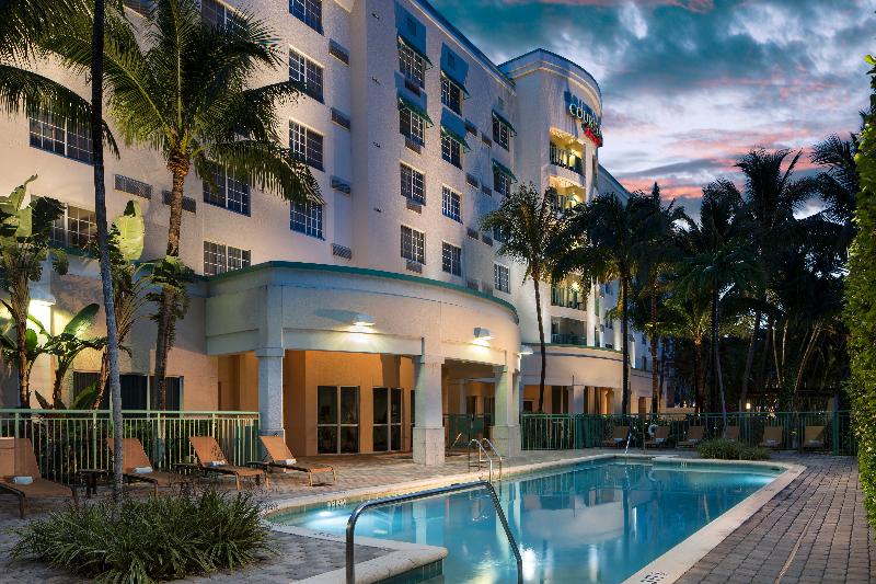 Отель Courtyard By Marriott Fort Lauderdale Airport & Cruise Port