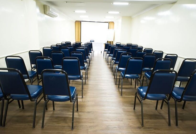 Отель Dan Inn Curitiba Centro 1,5km Do Estádio Couto Pereira Show