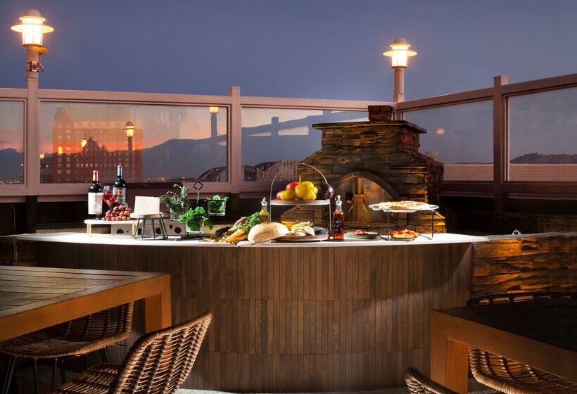 ホテル Doubletree By Hilton El Paso Downtown