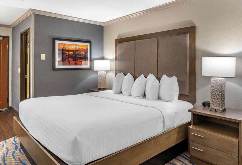 Elizabeth Oceanfront Suites, Ascend Hotel Collection