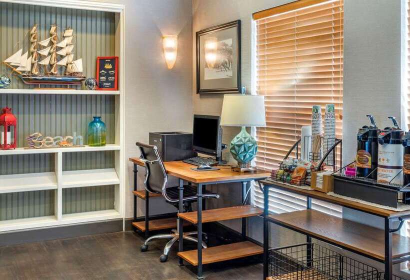 Elizabeth Oceanfront Suites, Ascend Hotel Collection