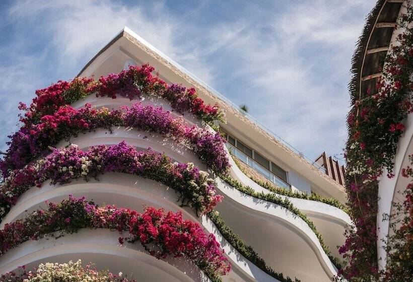 בית מלון כפרי Grand Miramar All Luxury Suites & Residences