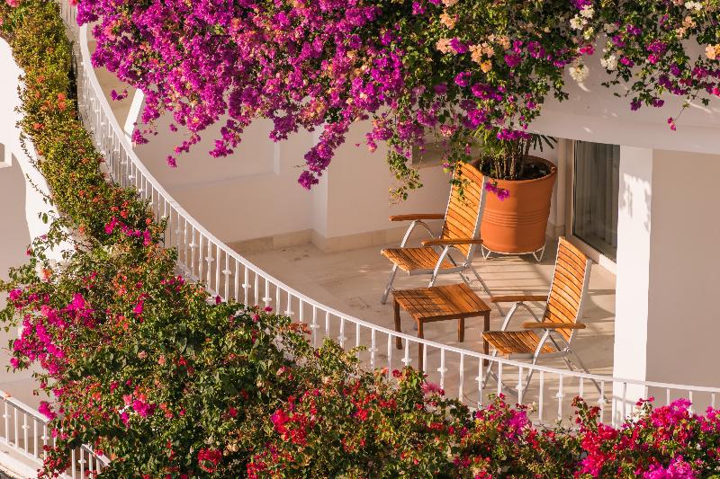 בית מלון כפרי Grand Miramar All Luxury Suites & Residences