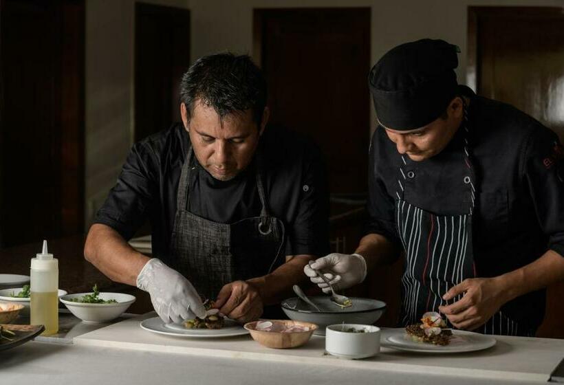 בית מלון כפרי Grand Miramar All Luxury Suites & Residences