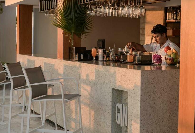 בית מלון כפרי Grand Miramar All Luxury Suites & Residences