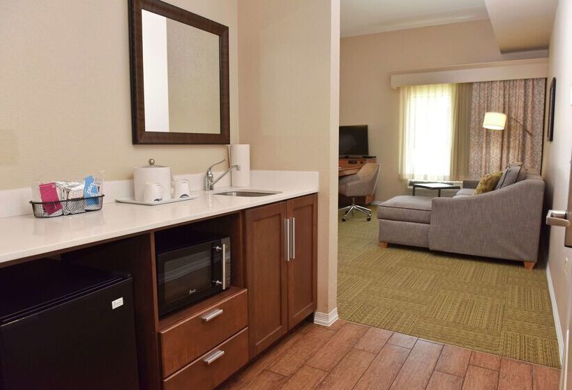 בית מלון כפרי Hampton Inn & Suites Alexandria