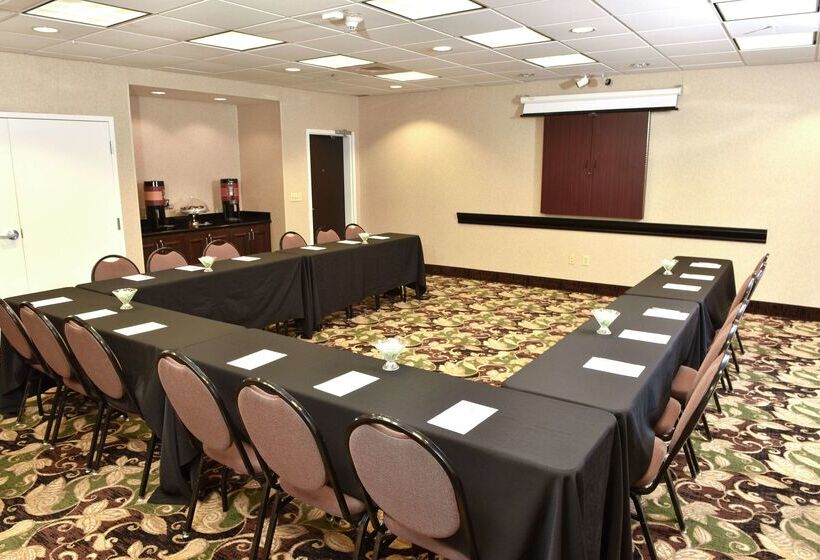 בית מלון כפרי Hampton Inn & Suites Alexandria