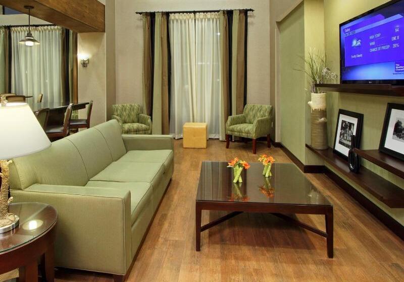 בית מלון כפרי Hampton Inn & Suites Alexandria