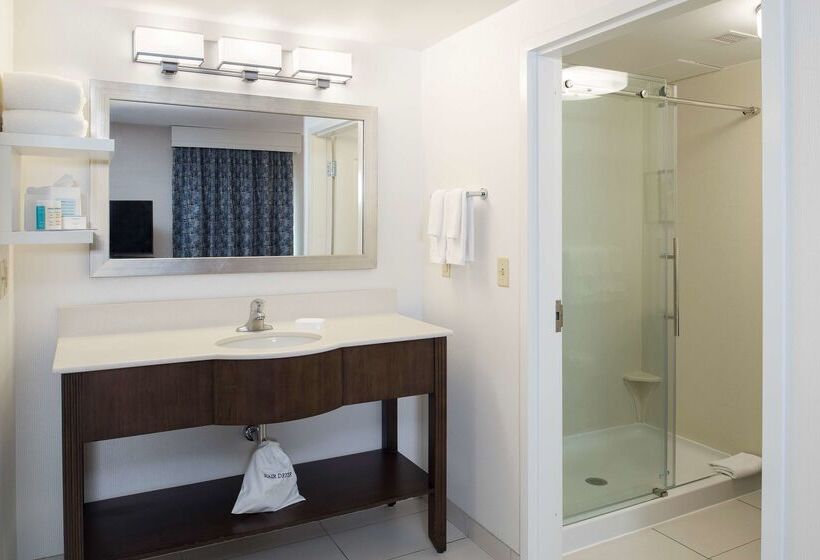 هتل Hampton Inn & Suites By Hilton Halifax   Dartmouth