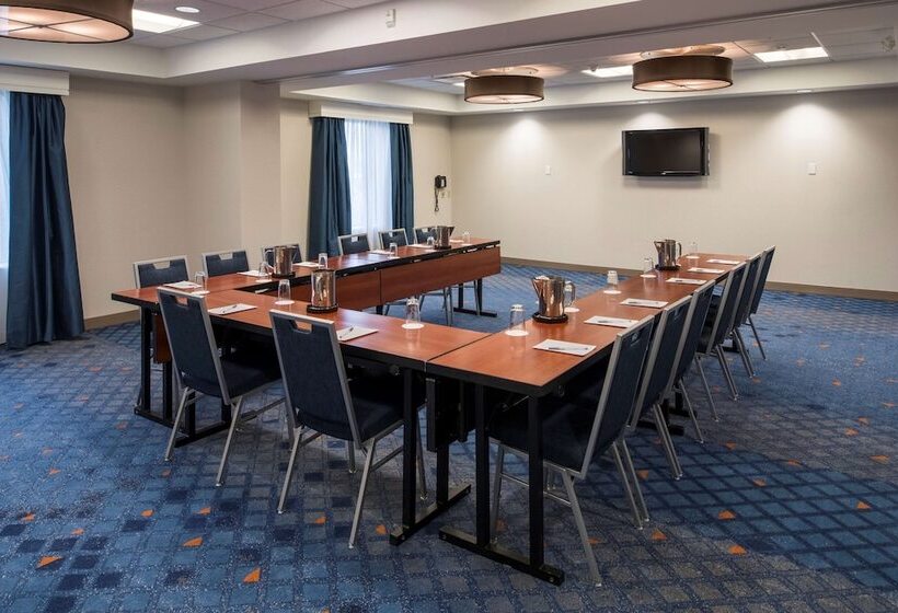 هتل Hampton Inn & Suites By Hilton Halifax   Dartmouth