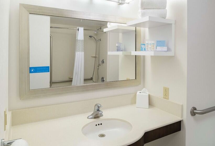 هتل Hampton Inn & Suites By Hilton Halifax   Dartmouth