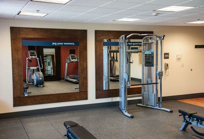 בית מלון כפרי Hampton Inn Bismarck