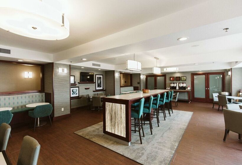 בית מלון כפרי Hampton Inn Bismarck