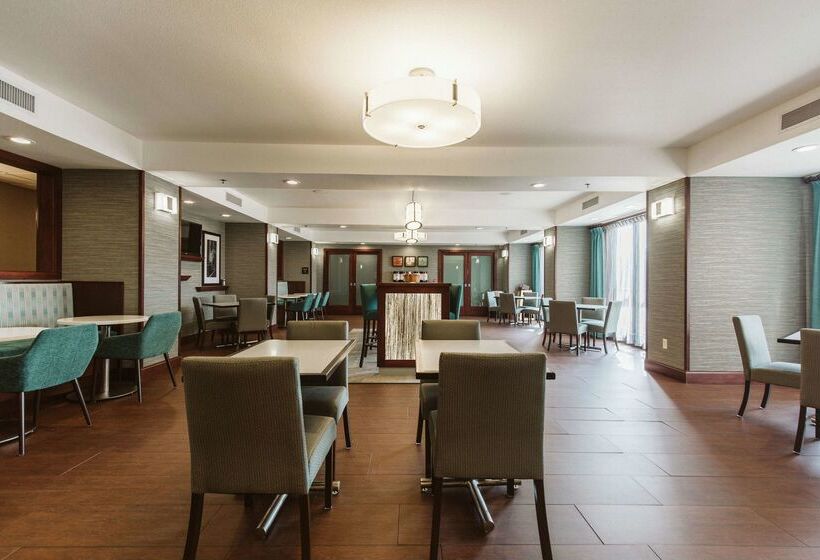 בית מלון כפרי Hampton Inn Bismarck