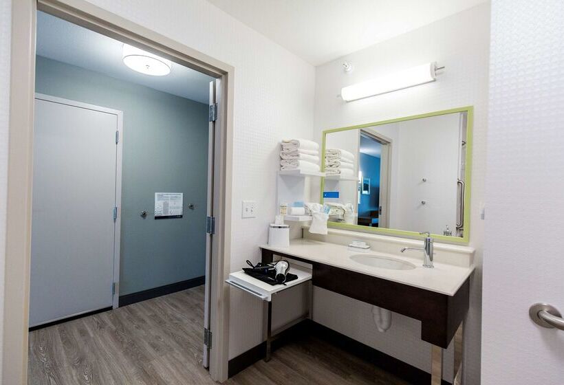 בית מלון כפרי Hampton Inn Bismarck