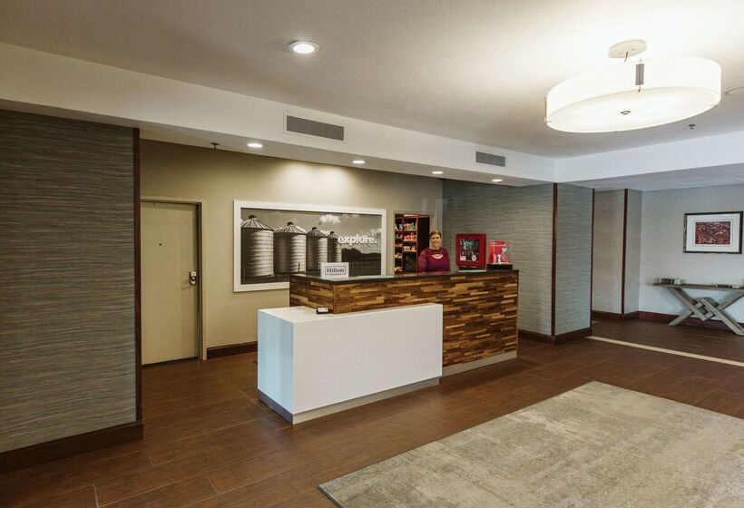בית מלון כפרי Hampton Inn Bismarck